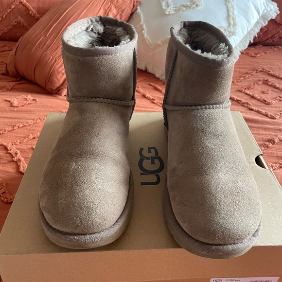 ❌SOLD❌ Women’s UGG Classic Mini II Boots in Caribou Size 8 - Picture 7 of 9